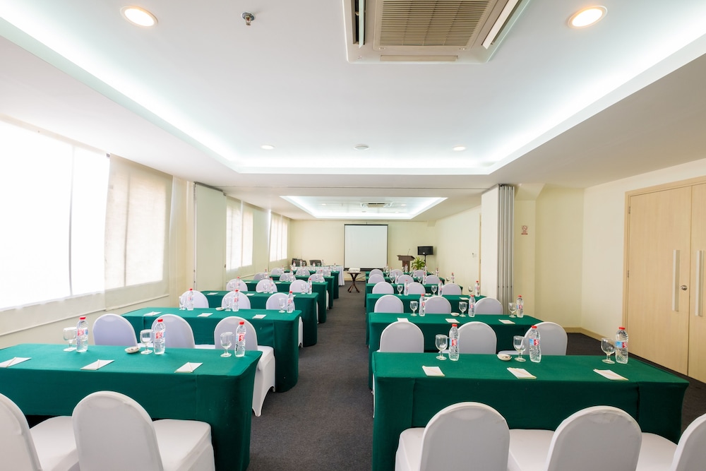 Sintesa Peninsula Hotel 55/60