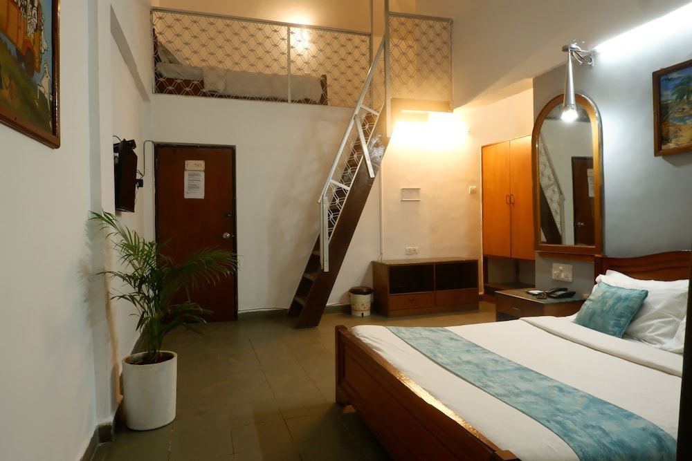 Falcon Resorts 24/70