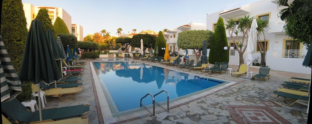 Nikolas Villas Apartments 38/43