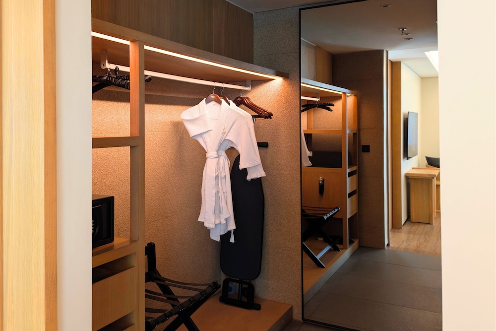 Hotel Tentrem Jakarta 5/50