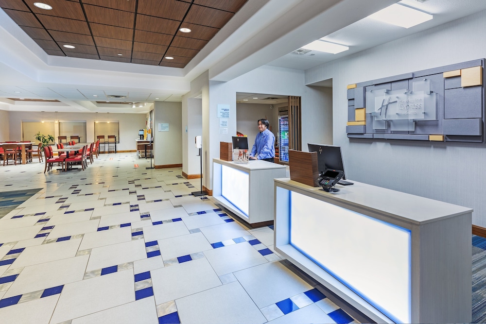 Holiday Inn Express Hotel Suites Hutto 13/72