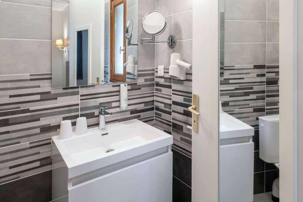 غرفة عائلية بسرير مزدوج وسرير فردي، Sure Hotel by Best Western Saintes 5/5