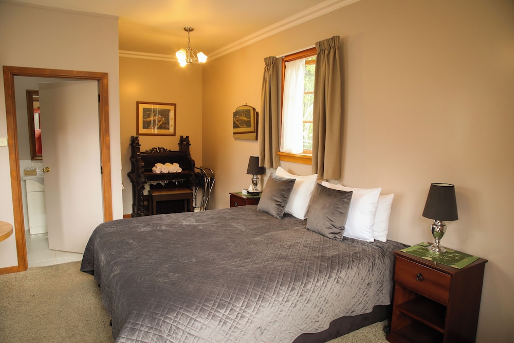 Retreat, Cottage, King Bed
