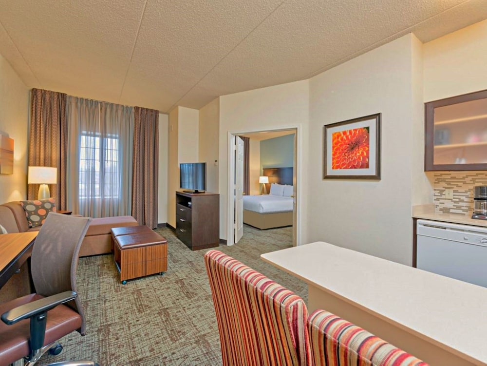 جناح بسرير كينج بغرفة نوم واحدة بمطبخ لذوي الإعاقة، Staybridge Suites Bismarck 4/6