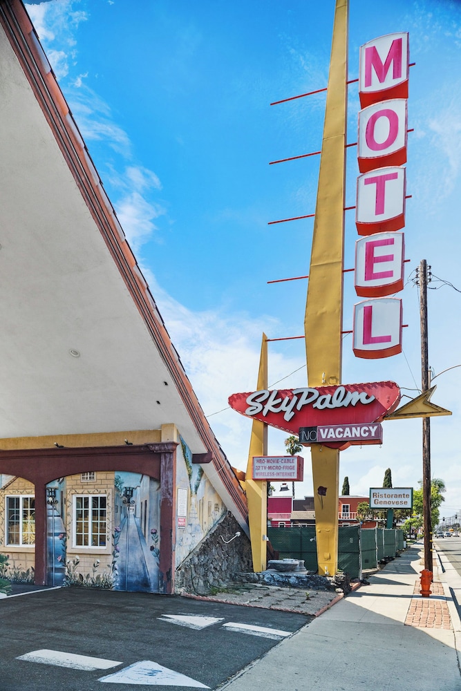 Sky Palm Motel 37/50