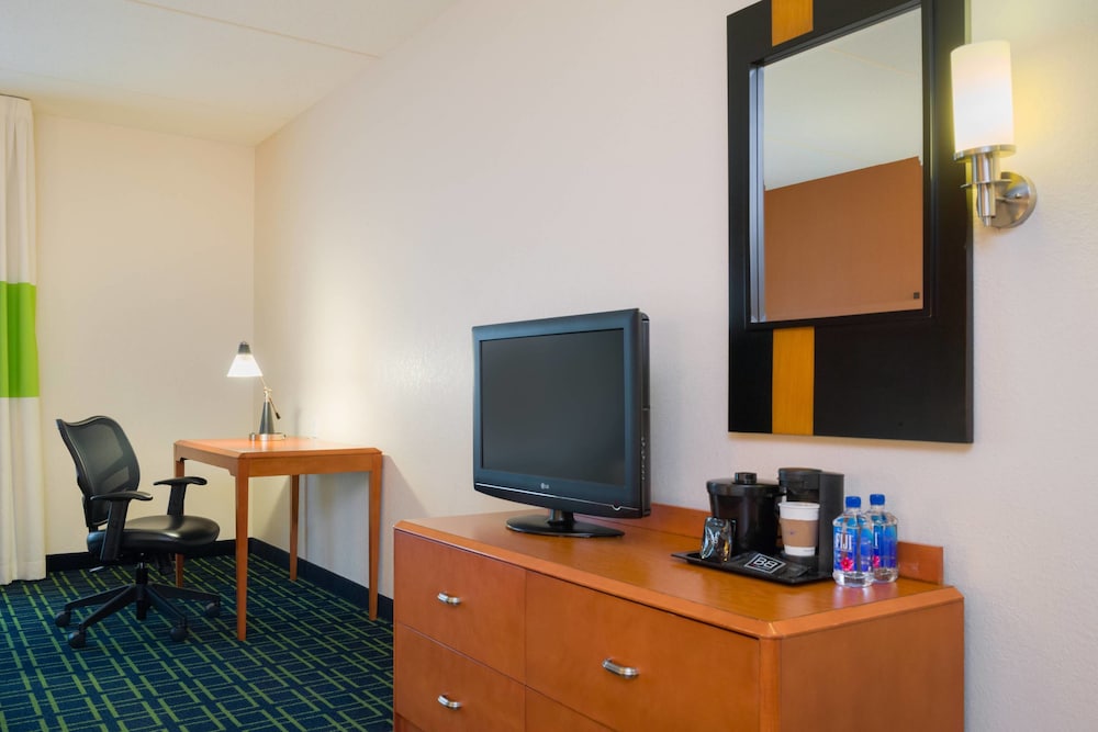 Fairfield Inn Suites By Marriott Lock Haven 25/26