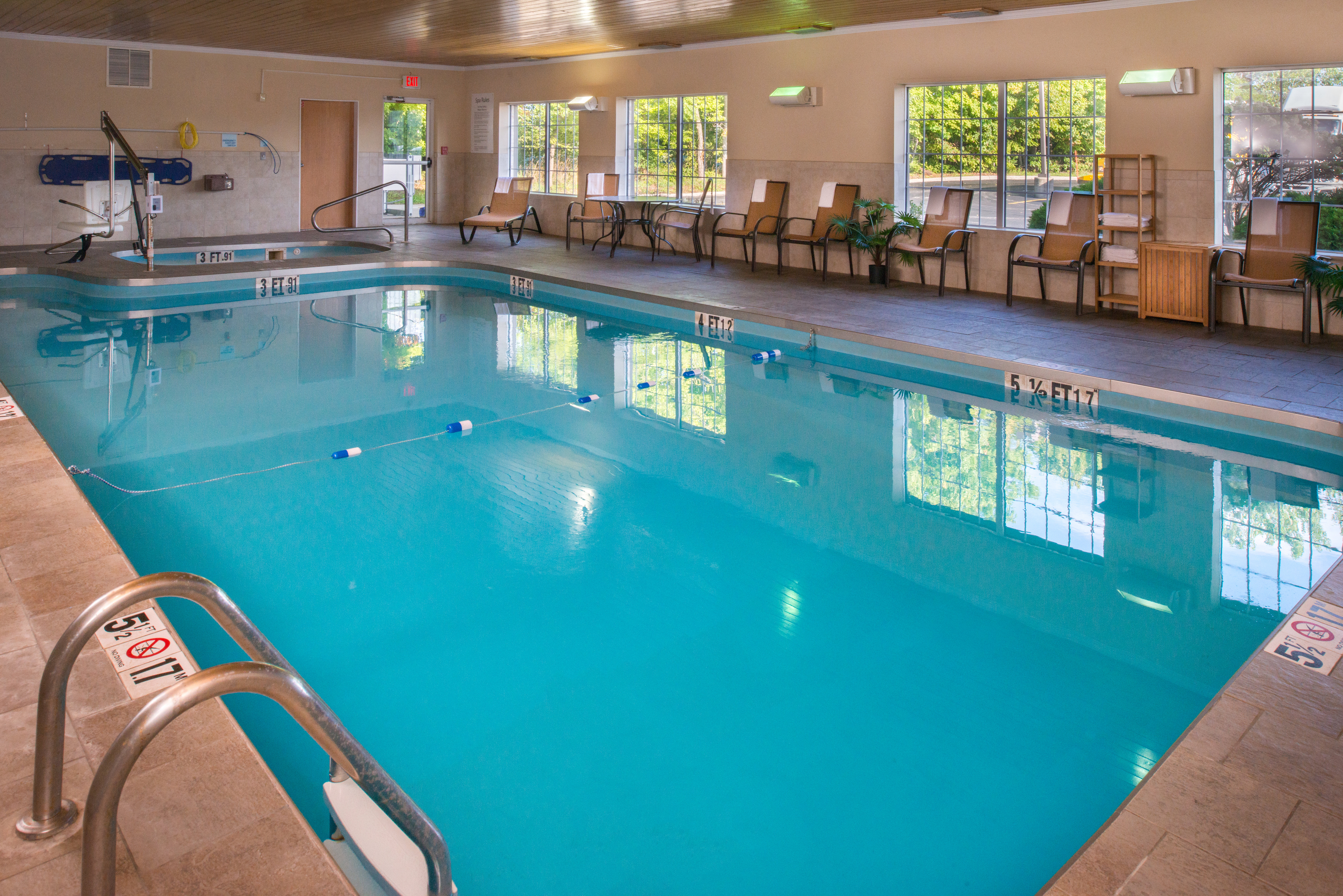 Holiday Inn Express Hotel And Suites Bucyrus 25/36