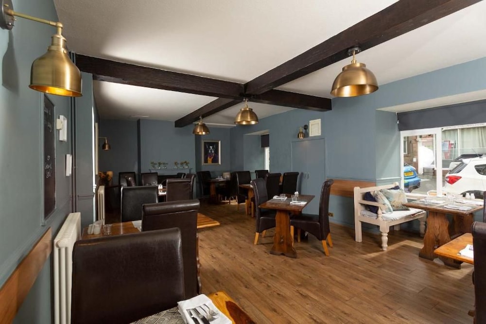 Queens Head Hotel 41/51