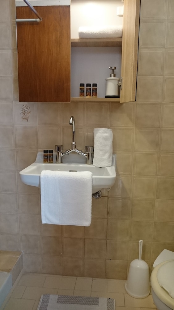 ARONIS APARTMENTS 54/58