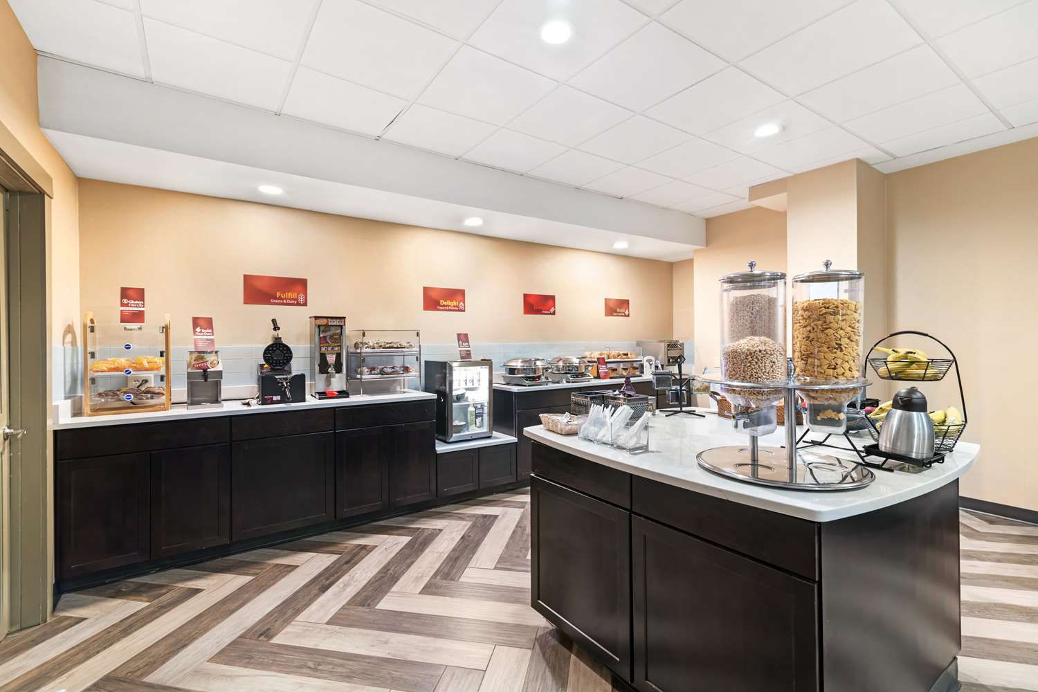 Best Western Plus Landmark Inn 8/43