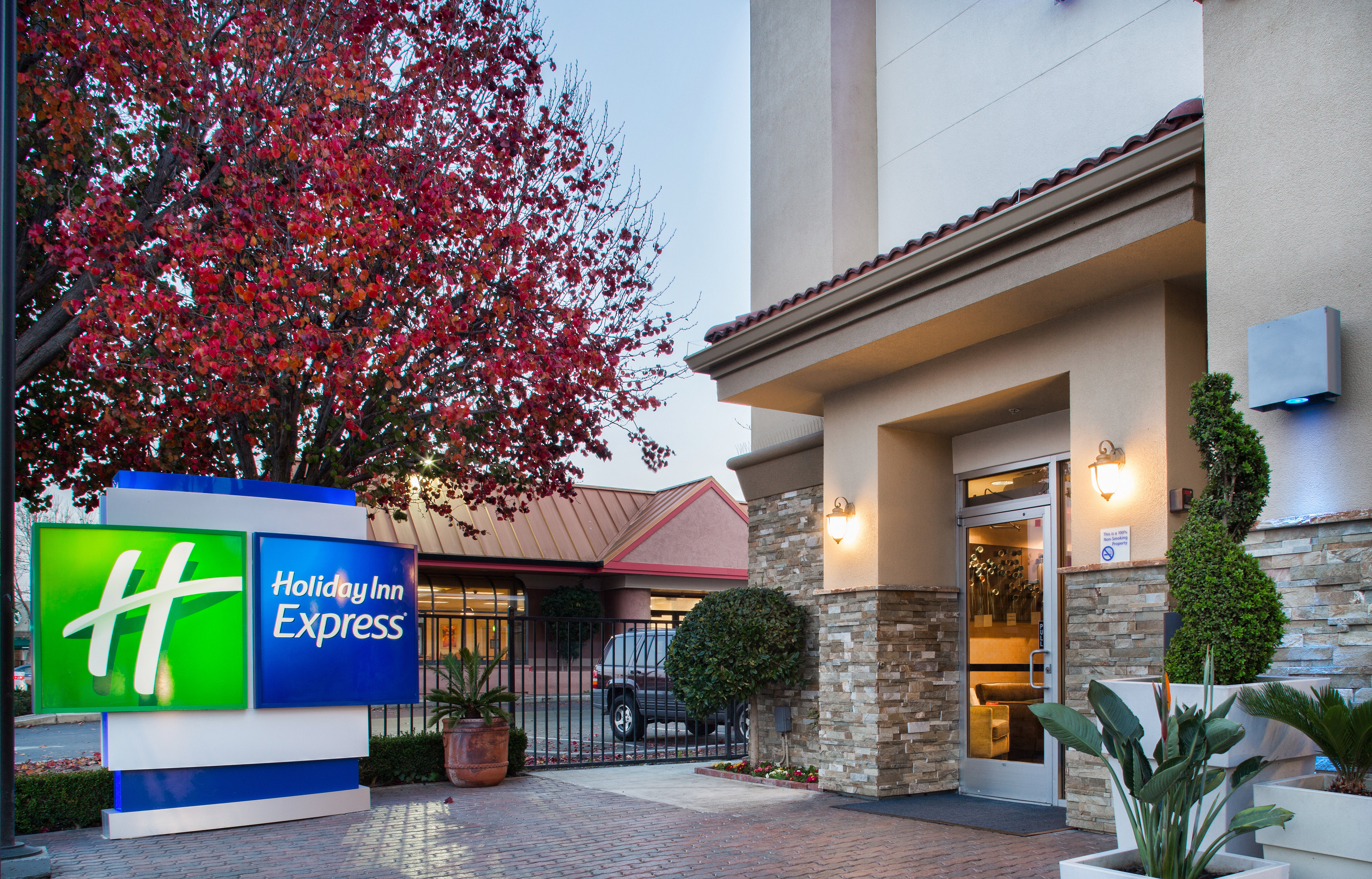 Holiday Inn Express Redwood City-Central 5/38