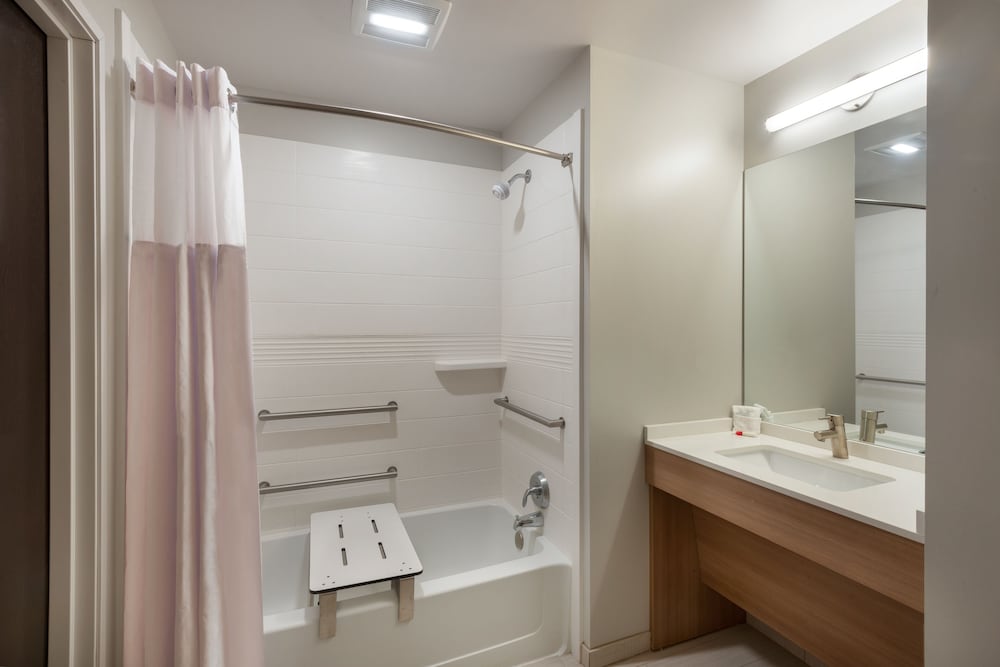 Microtel Inn and Suites by Wyndham Warsaw 14/42