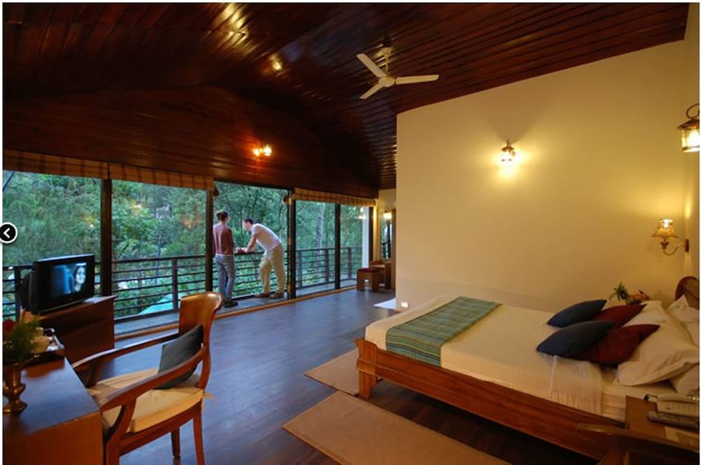 CARMELIA HAVENS 24/58
