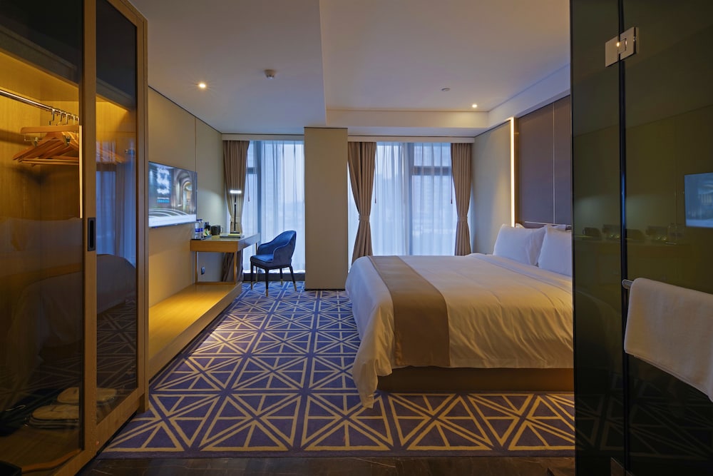 Superise Hotel 17/40