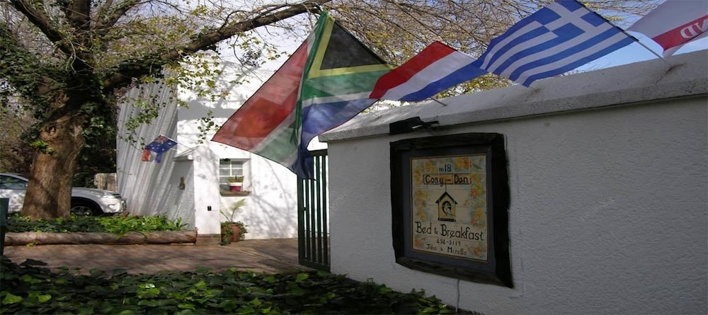 Cosy Den B&B Luxury Guest House Style 2/11