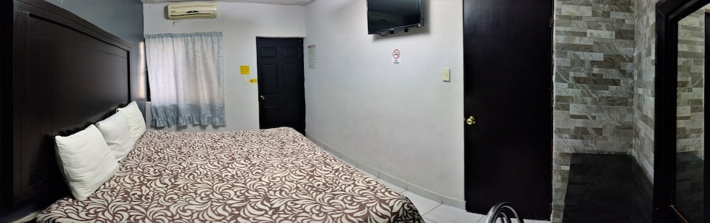 Hotel Laguna Inn 15/29