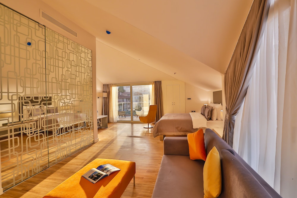 Business Life Sisli 43/53