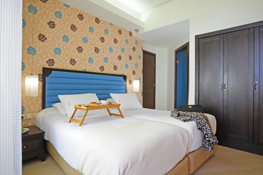 Steris Elegant Beach Hotel 27/70