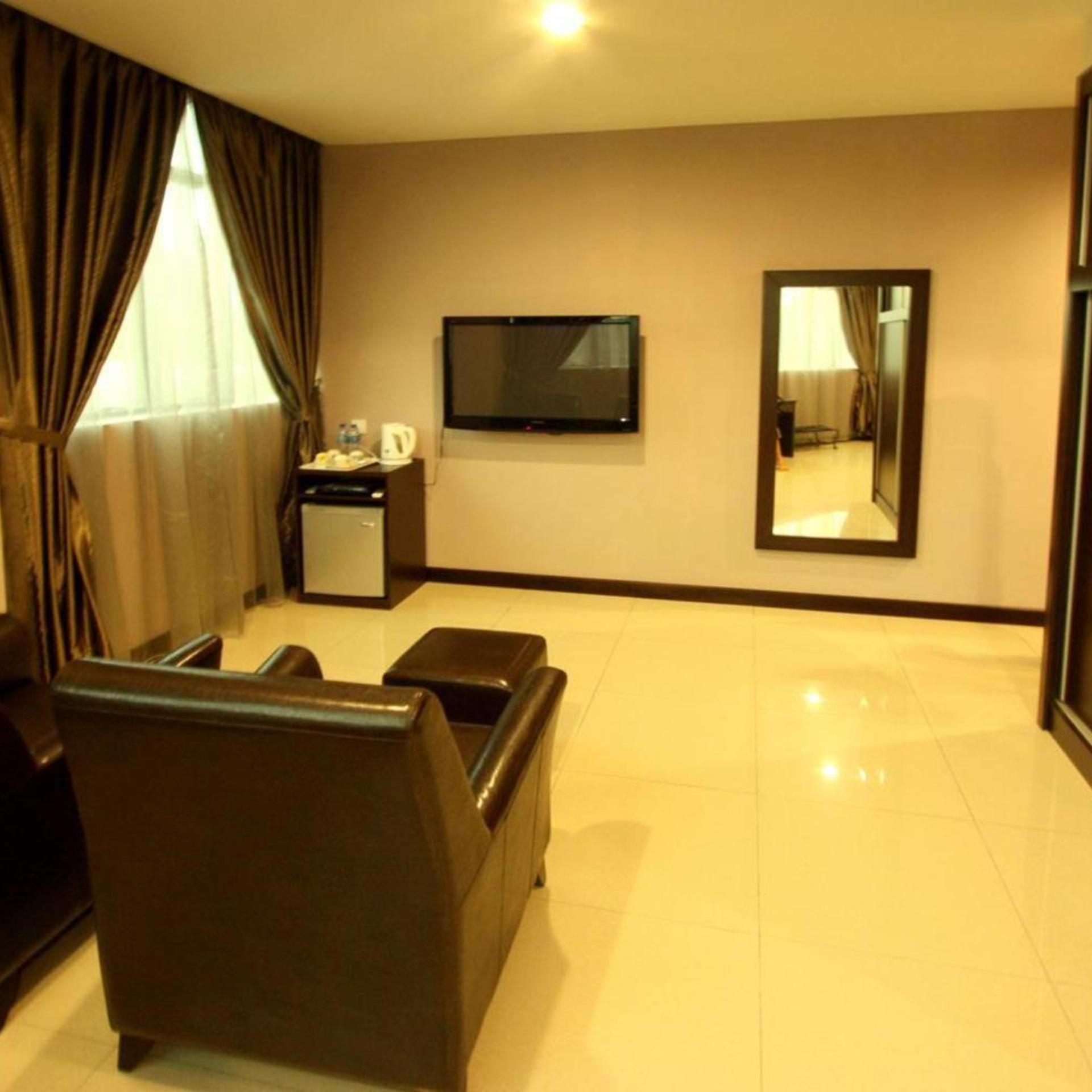 Capital O Rail Hotel 22/25