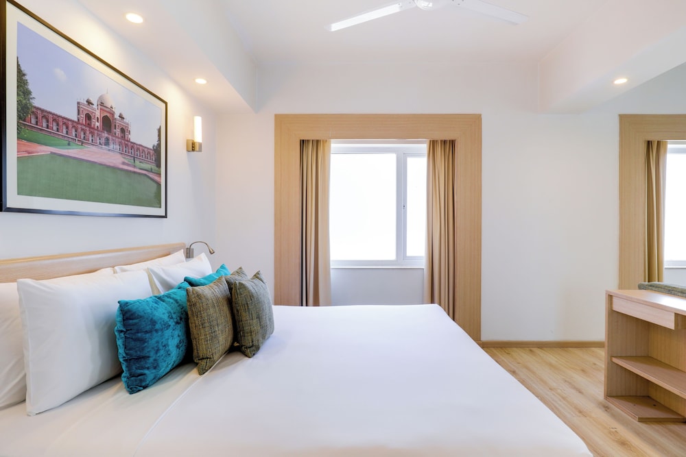 Red Fox Hotel Sector 60 Gurugram 22/62
