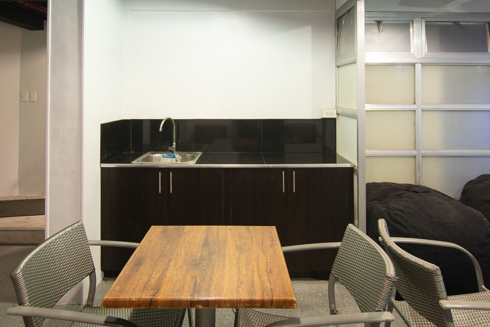 ARK Hostel City Center Manila 30/36