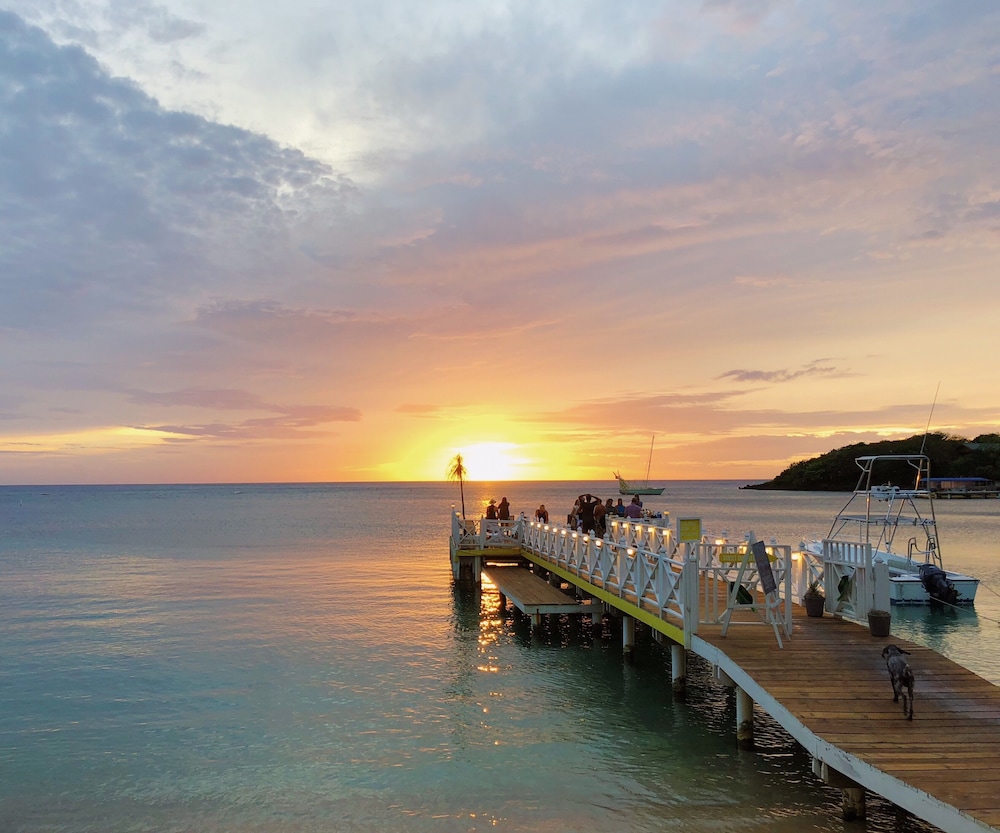 The Beach House Boutique Hotel 44/49