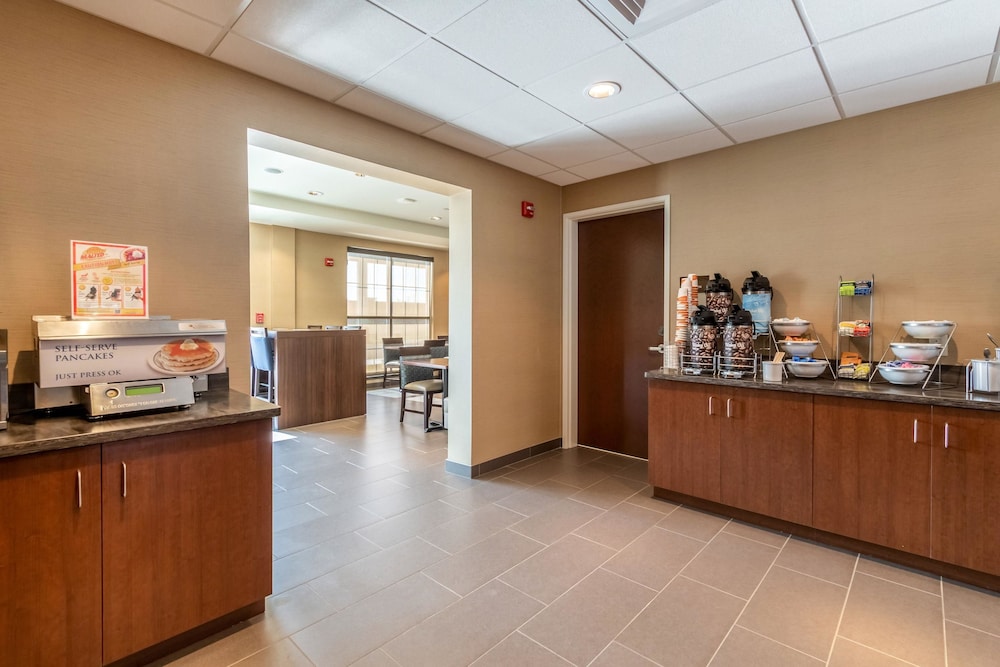 Comfort Inn & Suites - Harrisburg Airport - Hershey South 10/48
