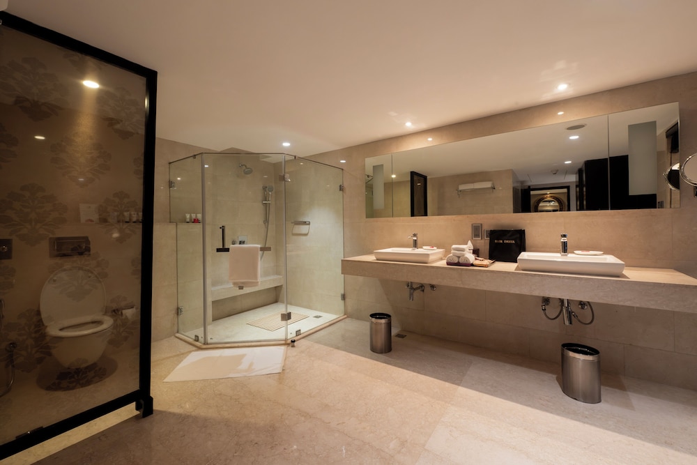 The Lalit New Delhi 63/63