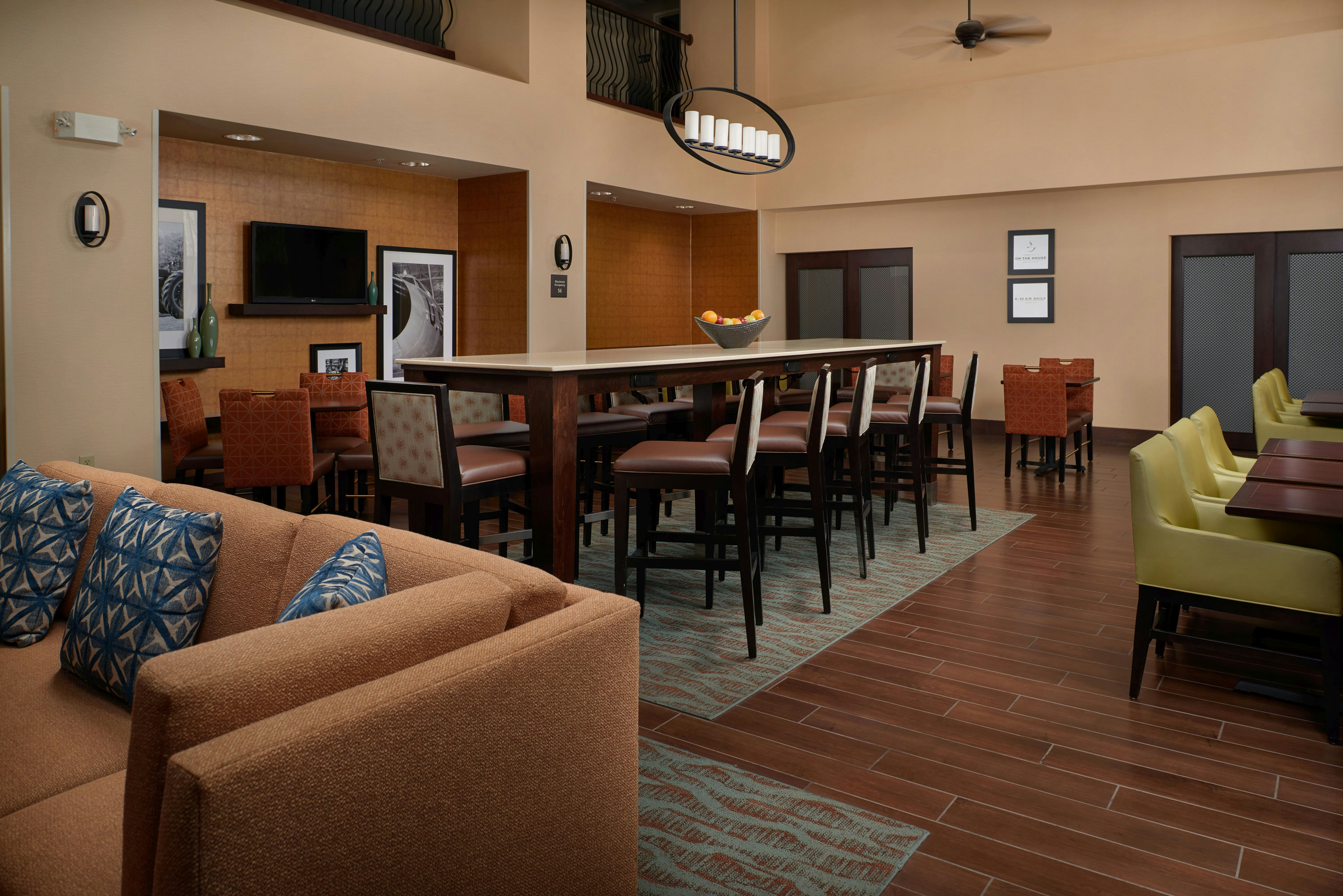 Hampton Inn and Suites Rogers 17/29