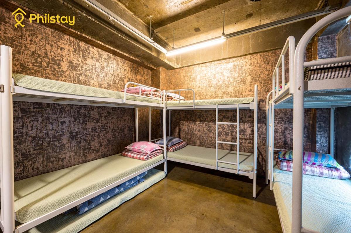 Female Dorm, 6 Beds