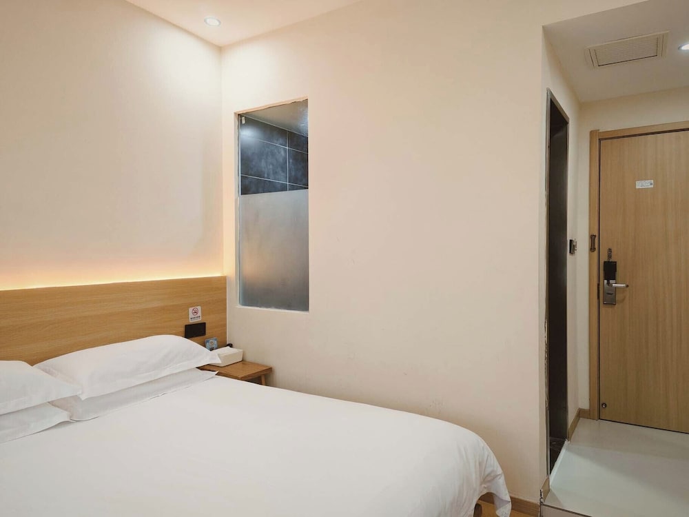 Once Artistic Inn 11/34