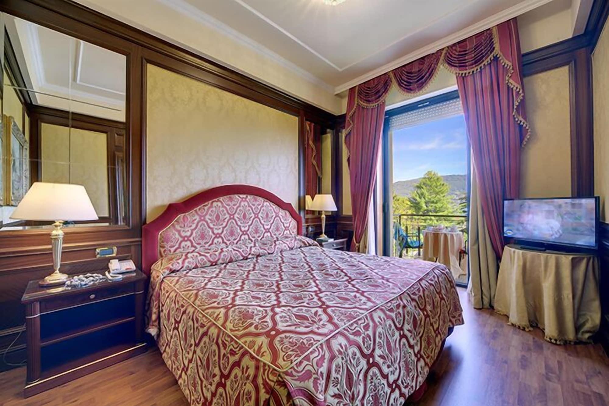 Suite, Lake View