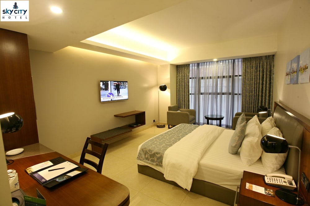 BUSINESS, KING BED