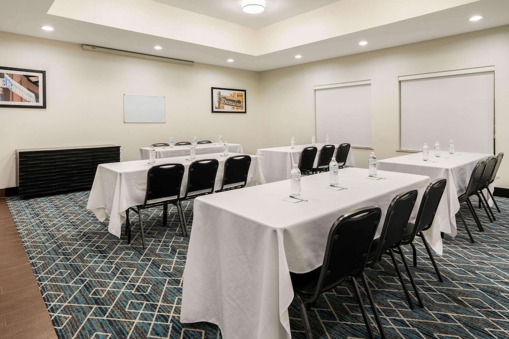 La Quinta Inn Suites Boutte 43/58