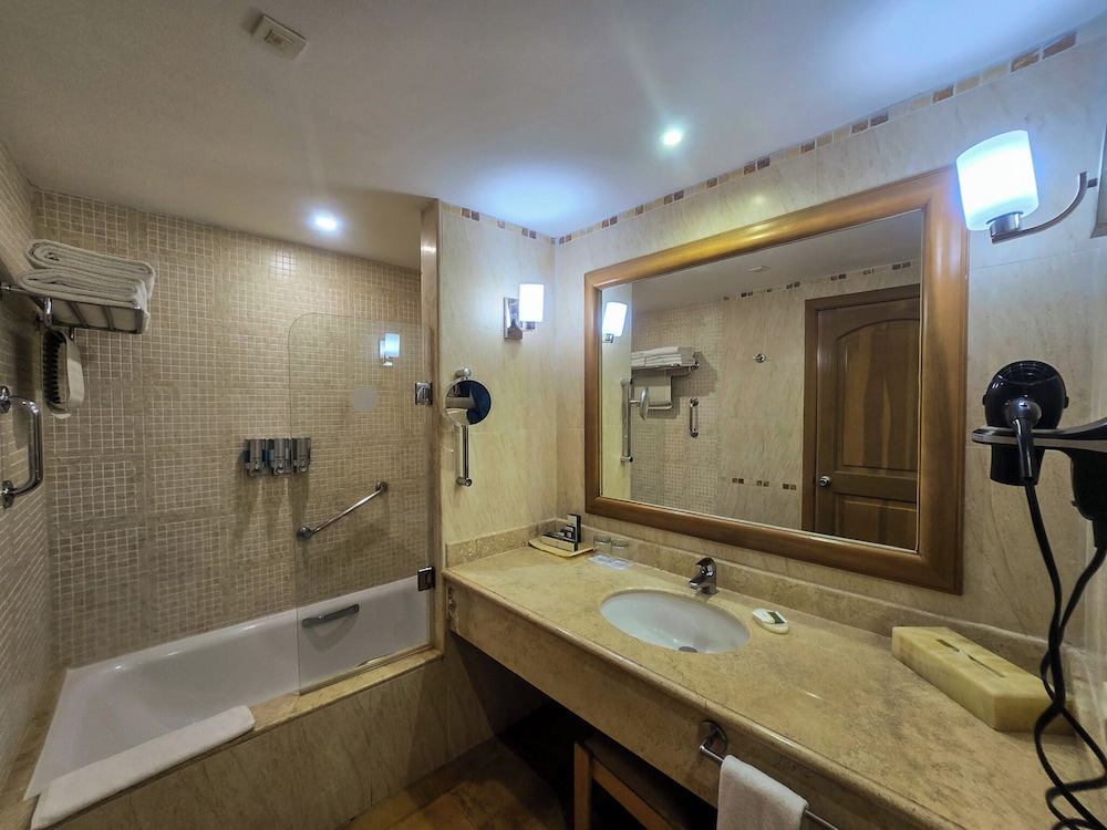 Barcelo Maya Tropical 46/48