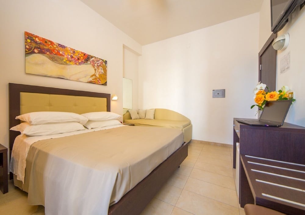 Mediterraneo Hotel and Suites 16/50