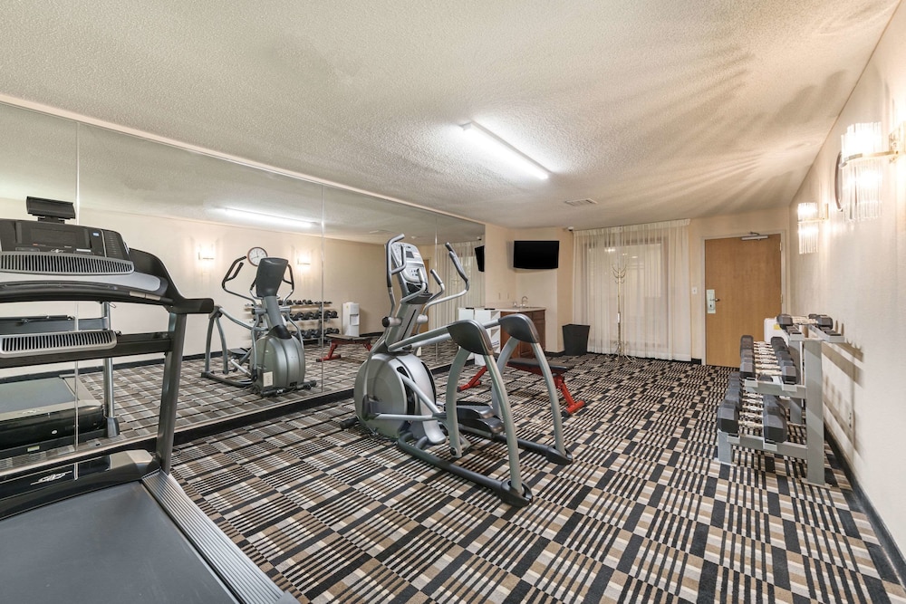 Quality Inn & Suites Portage Central 25/53