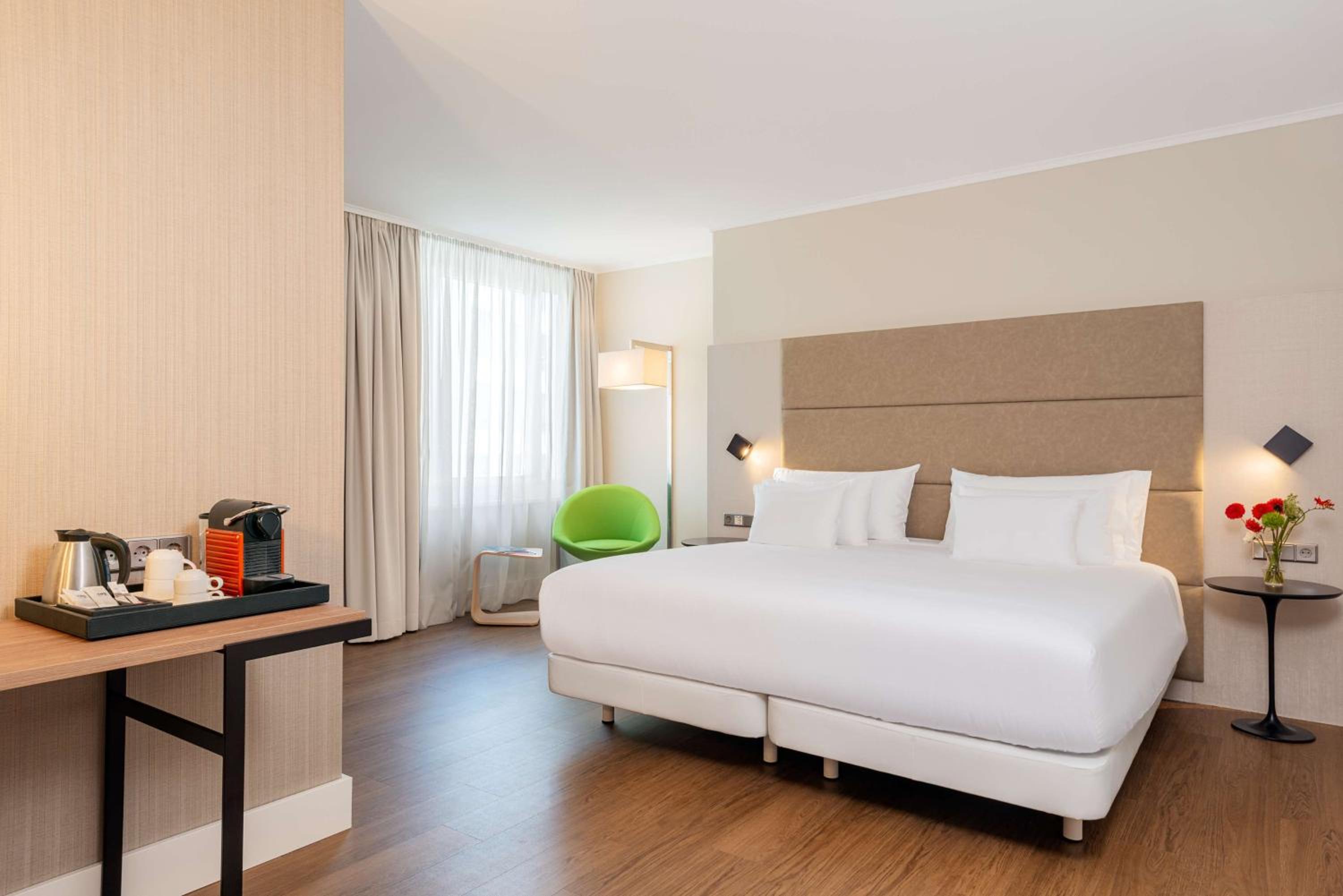 Premium, King Bed, NH Collection Berlin Mitte am Checkpoint Charlie 5/10