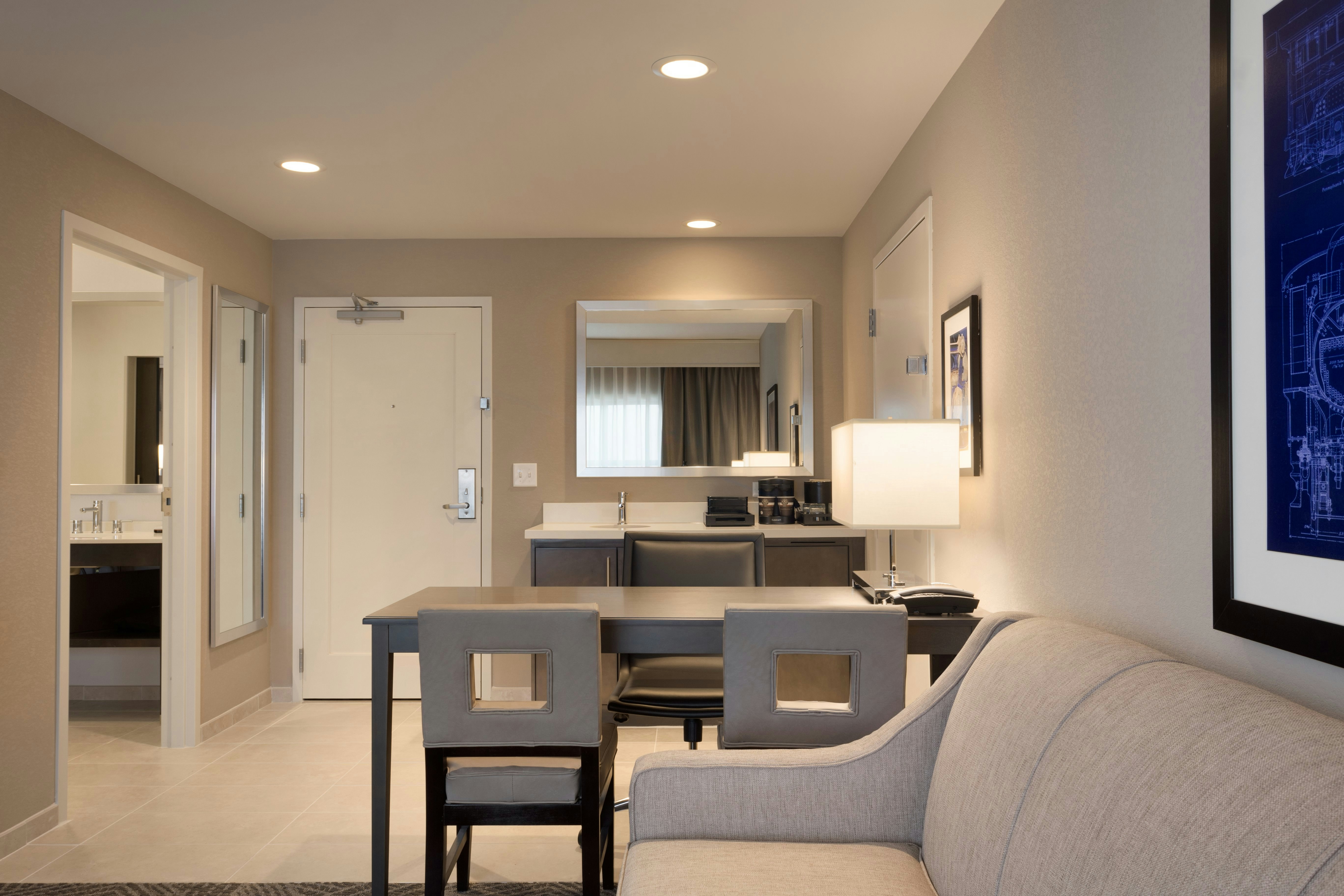 Embassy Suites by Hilton Kansas City Olathe 25/54