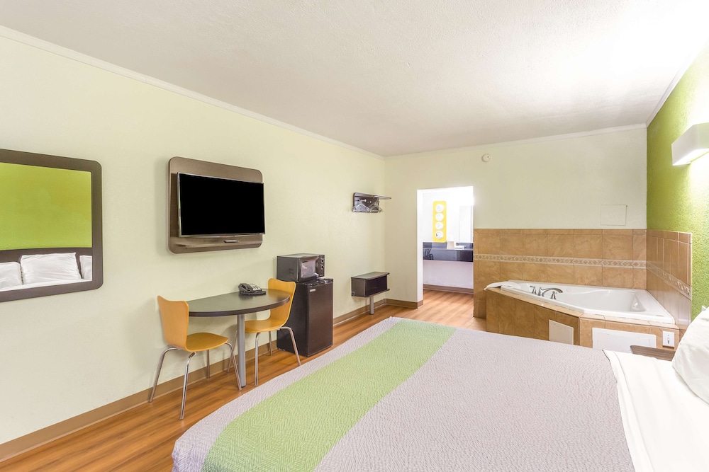 Motel6 Huntington, WV 43/51