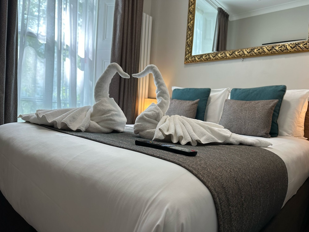 COMPACT, DOUBLE BED