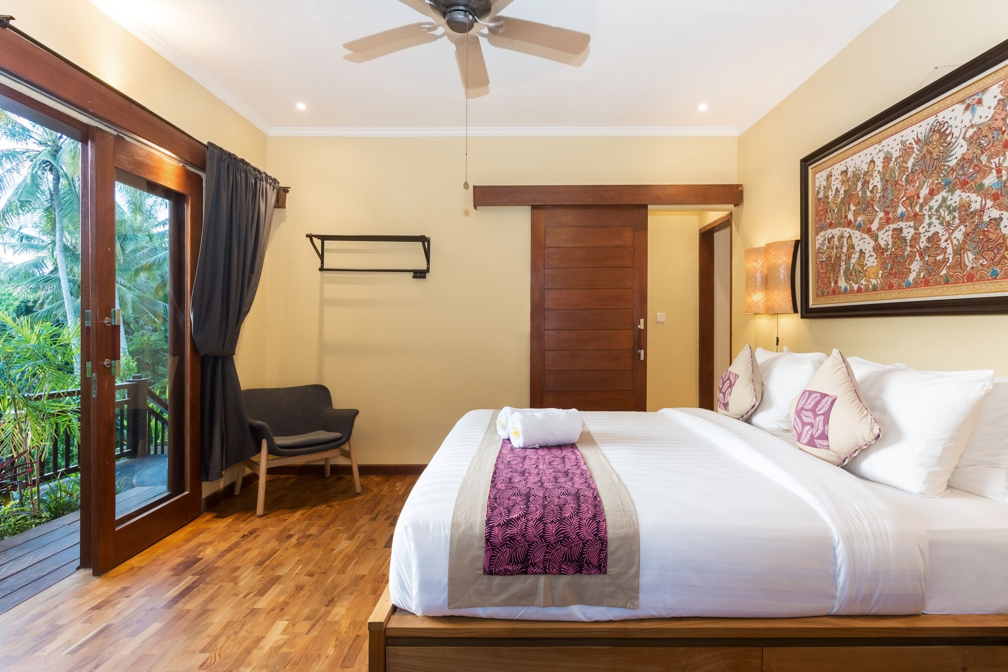 ROOM, POOL ACCESS