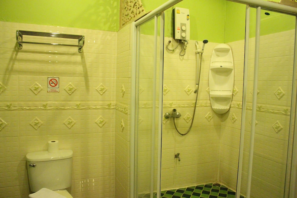 Samsen Sam Place Hotel 61/66