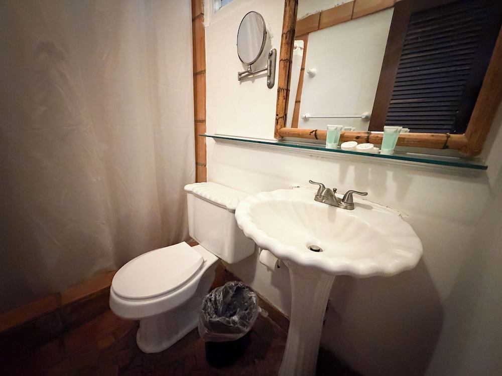 Acacia Boutique Hotel 74/75