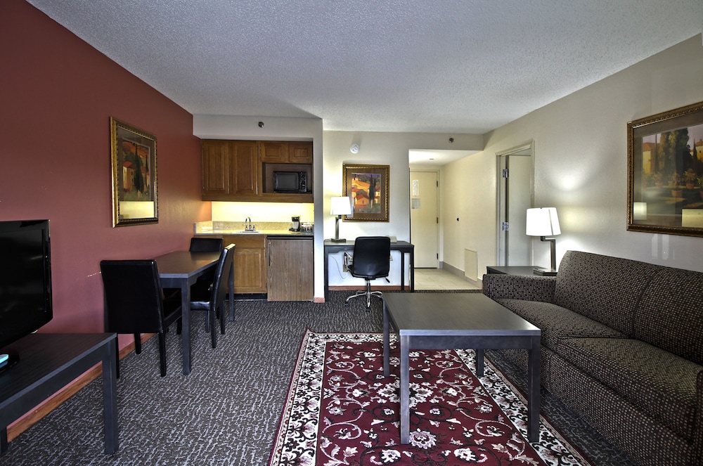 Chicago Club Inn & Suites 29/32