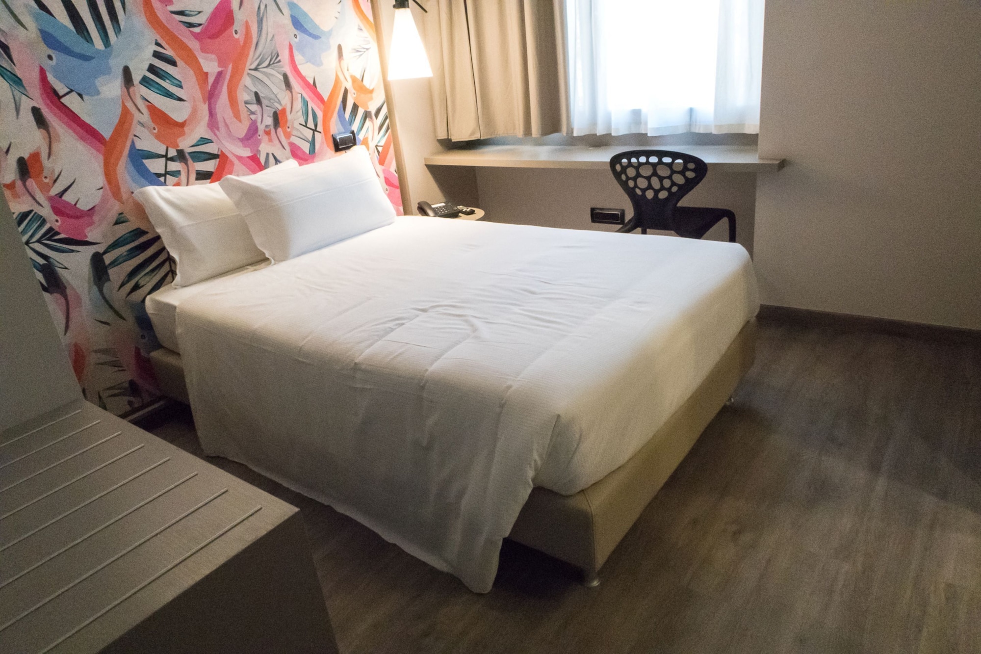 ROOM, DOUBLE BED
