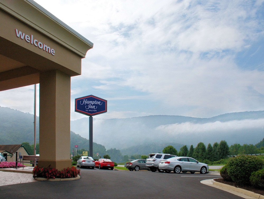 Hampton Inn Covington, VA 10/48