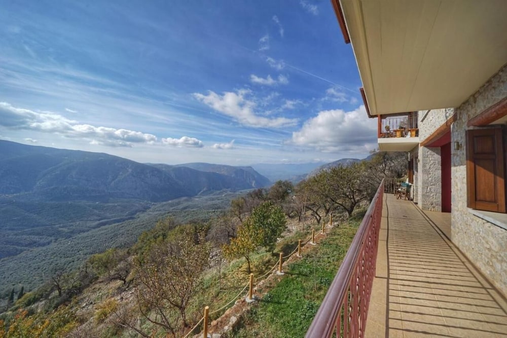 Almond House Suites Arachova 47/50