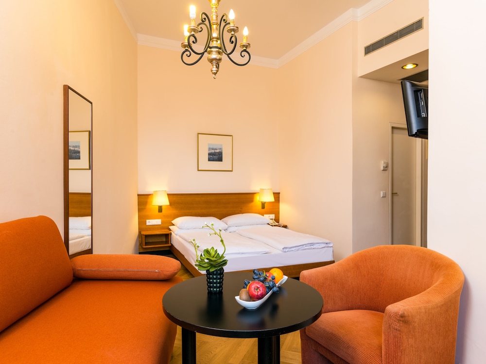 Johann Strauss Hotel 33/52