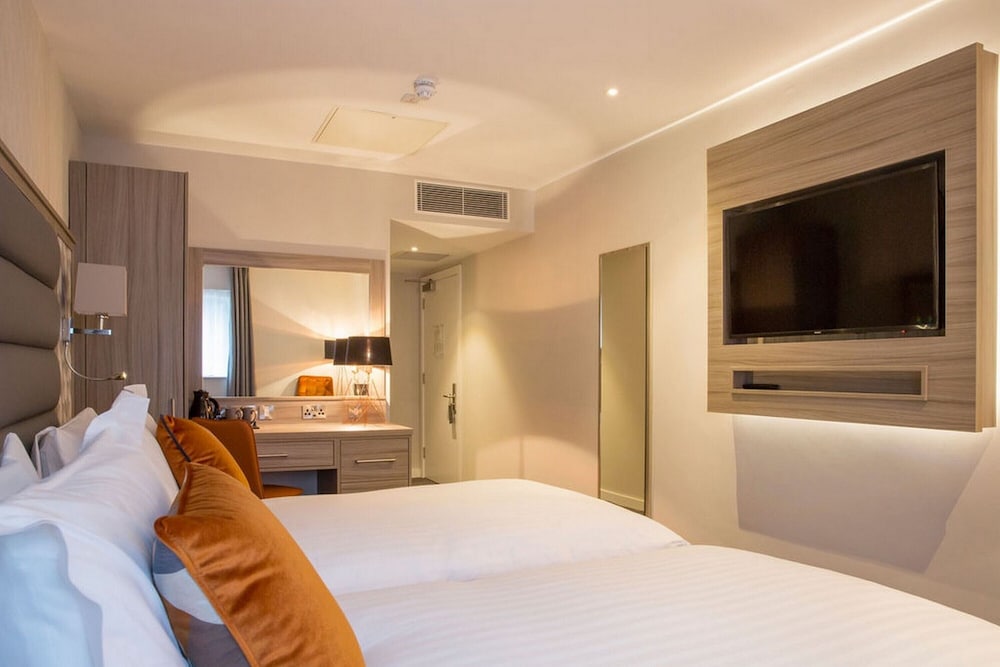 ROOM, TWIN BEDS